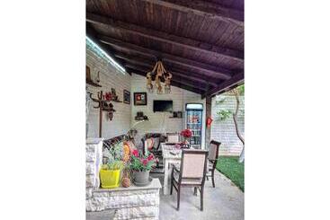 پانسیون Guesthouse Alvaro Kadiu