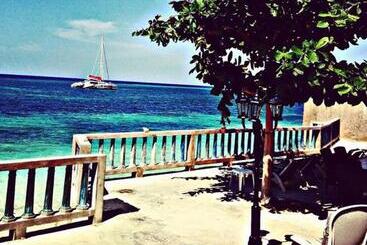 پانسیون Jamrock Secret Retreat
