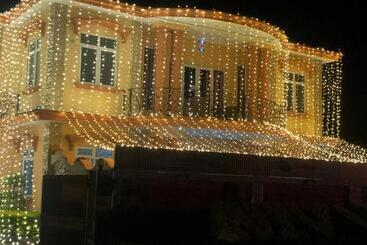 پانسیون Niv Villa