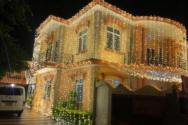 پانسیون Niv Villa