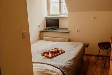 پانسیون Edgari Guesthouse