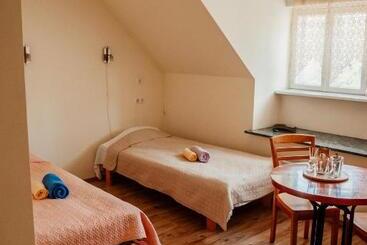 پانسیون Edgari Guesthouse