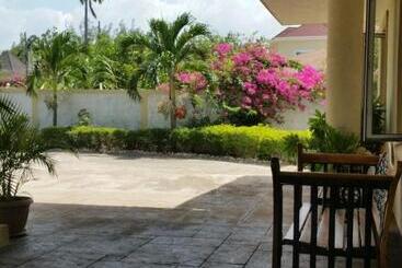 پانسیون Guest House Villa Mishkan