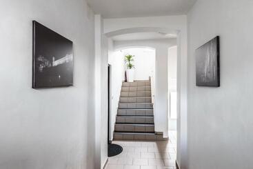 پانسیون Apartments Benešova 6