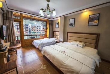 پانسیون Fenghuang Memory Linjiang Inn