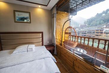 پانسیون Fenghuang Memory Linjiang Inn
