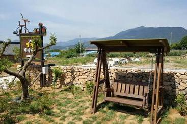 Myeongga Hanok Pension