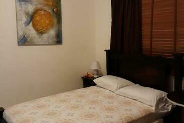 پانسیون Hostal Compostela Inn