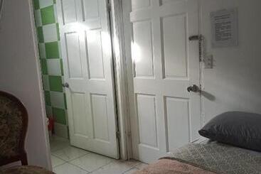 پانسیون Hostal Compostela Inn