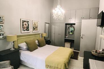 פנסיון 35 On Basil