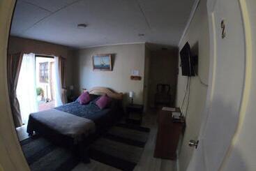 پانسیون Hostal Los Guindos