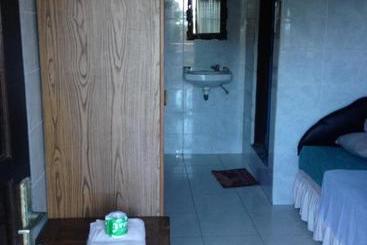 پانسیون Made Homestay