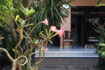 پانسیون Made Homestay