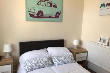 پانسیون Franks Serviced Accommodation