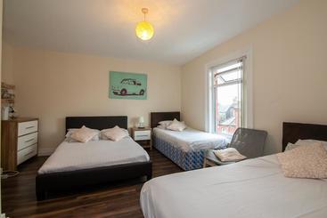 پانسیون Franks Serviced Accommodation