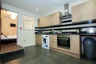 پانسیون Franks Serviced Accommodation
