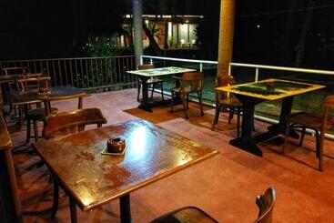 پانسیون Selavi Resort Bentota