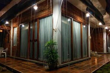 پانسیون Selavi Resort Bentota