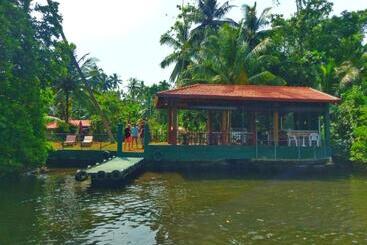 پانسیون Selavi Resort Bentota