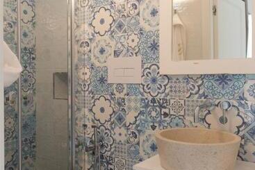 تختخواب و صبحانه Mare Versus Luxury Suites