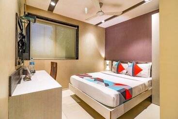 Fabhotel Grand Heritage   Nr Bkc