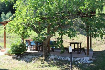 هتل Agriturismo B&b Bio La Tana Del Lele