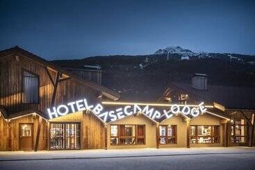 هتل Base Camp Lodge Bourg Saint Maurice