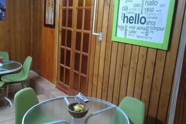 تختخواب و صبحانه Islanet Hostel & Bar