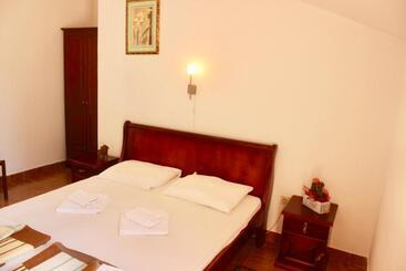 پانسیون Nir Apartments Budva