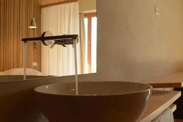 پانسیون Releven Guest House