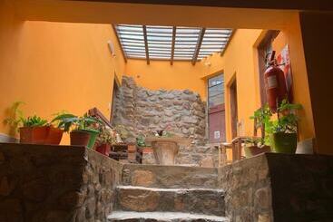 تختخواب و صبحانه Hostal Casa De Piedra