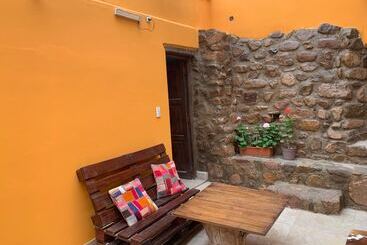 تختخواب و صبحانه Hostal Casa De Piedra