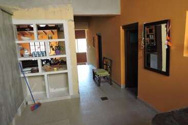 تختخواب و صبحانه Hostal Casa De Piedra