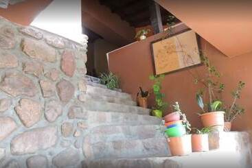 تختخواب و صبحانه Hostal Casa De Piedra