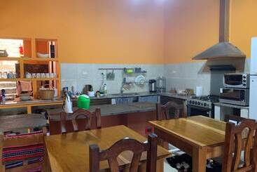 تختخواب و صبحانه Hostal Casa De Piedra