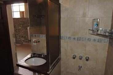 تختخواب و صبحانه Hostal Casa De Piedra