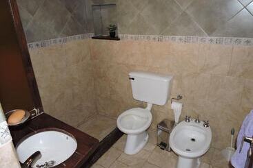 تختخواب و صبحانه Hostal Casa De Piedra