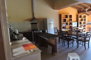 تختخواب و صبحانه Hostal Casa De Piedra