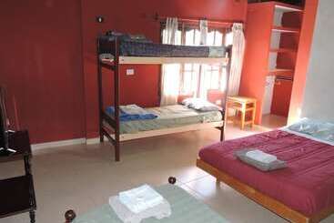 تختخواب و صبحانه Hostal Casa De Piedra