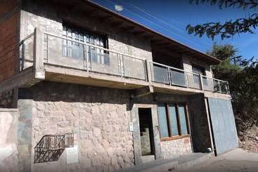 تختخواب و صبحانه Hostal Casa De Piedra