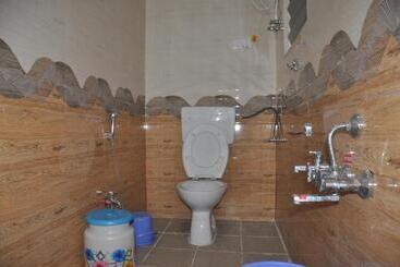 هتل Blue Crystal Lodge