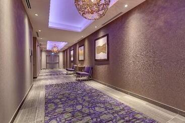 هتل Home2 Suites By Hilton Toronto Brampton