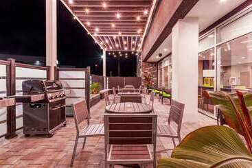هتل Home2 Suites By Hilton Toronto Brampton