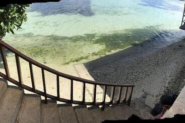 پانسیون Babylon Oslob Coast Guesthouse