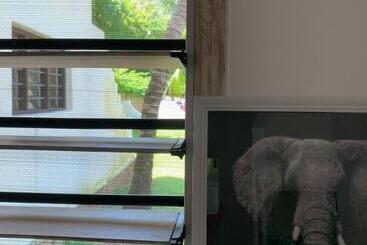 تختخواب و صبحانه Peekaboo Diani Beach