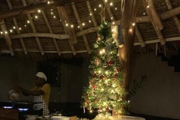 تختخواب و صبحانه Peekaboo Diani Beach