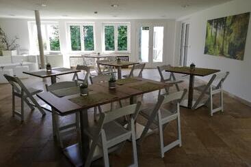 Отель Habitat Esslingen