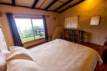 هتل Earth Lodge