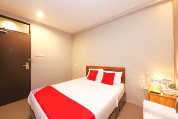 هتل Oyo 910 Hills Residence
