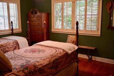 Magnolia Plantation Bed And Breakfast